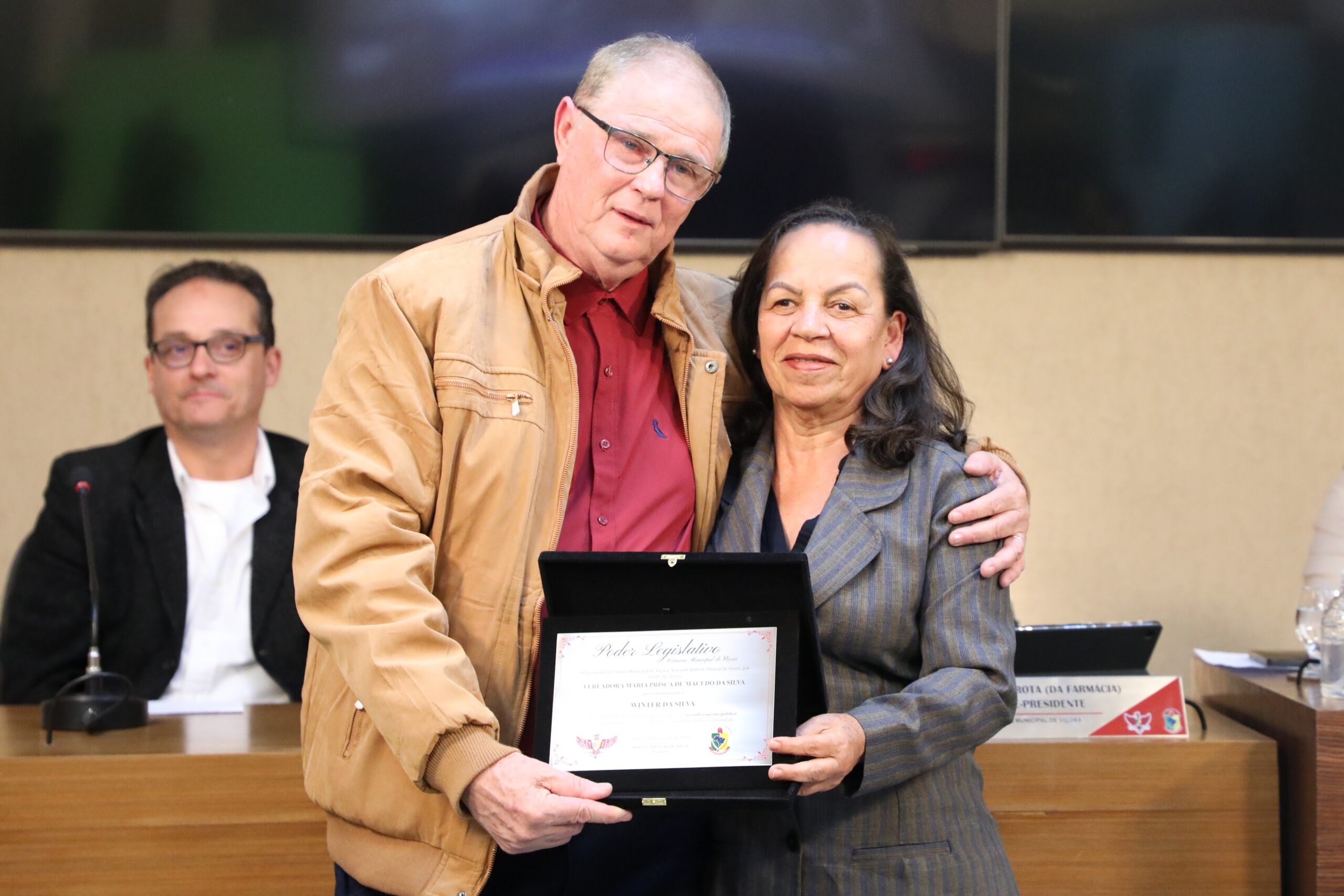 Câmara de Viçosa homenageia Winter da Silva por serviços prestados à comunidade