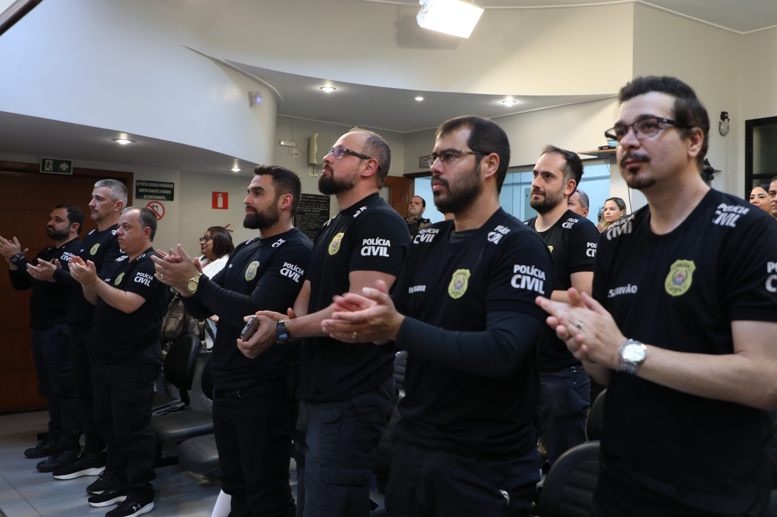 Câmara homenageia policiais civis e militares por destaque em operações de segurança