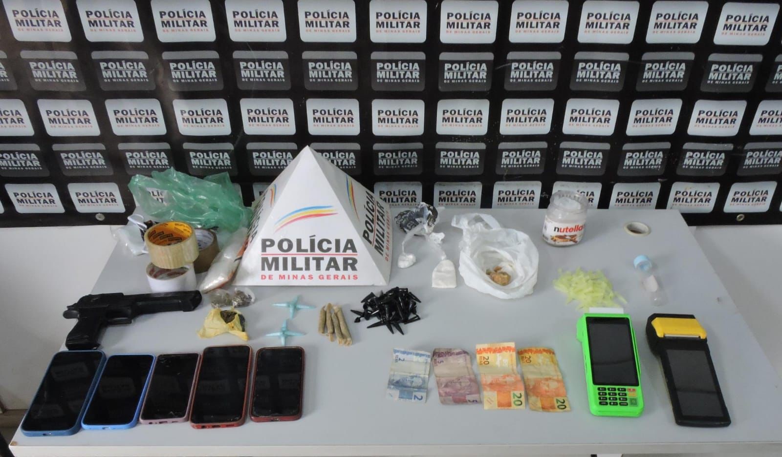 Operação prende suspeitos e apreende drogas em Oratórios
