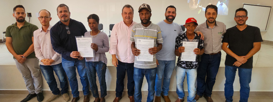 Produtores rurais do Vale do Jequitinhonha recebem títulos aguardados há mais de duas décadas