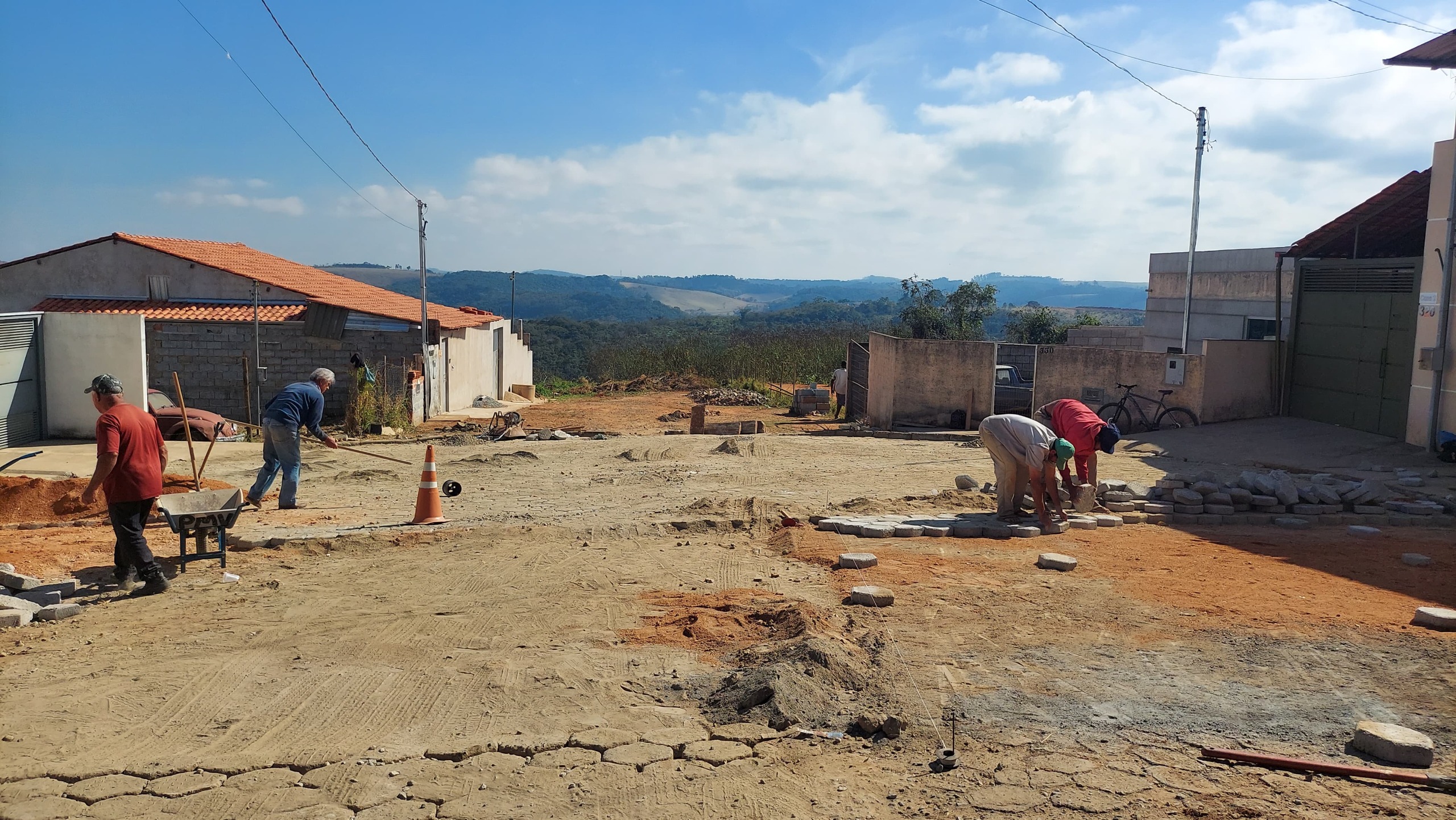 Prefeitura conclui pavimentação em três ruas de Viçosa