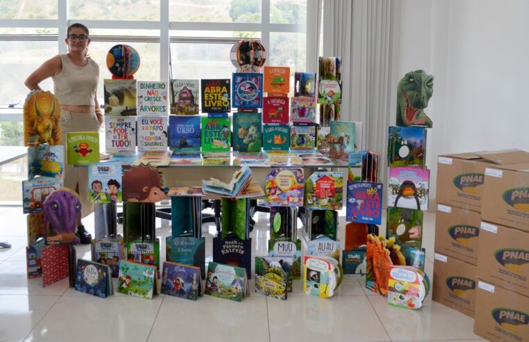 Escolas municipais de Viçosa recebem kits de biblioteca