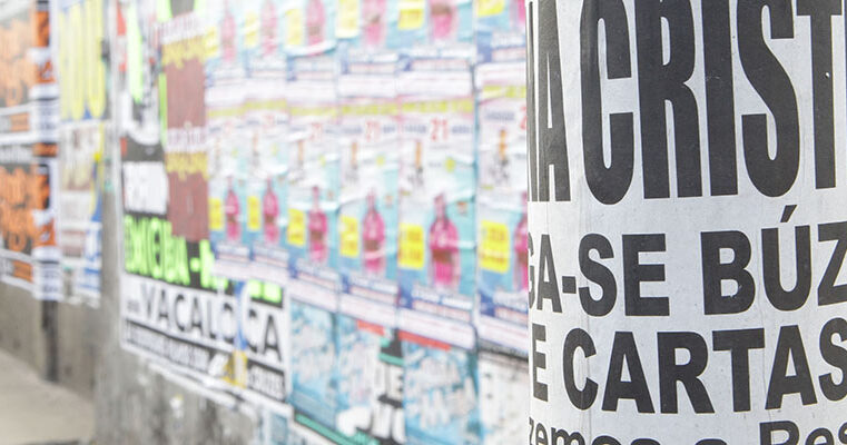 Prefeitura reforça fiscalização e remove propagandas irregulares em postes de Viçosa