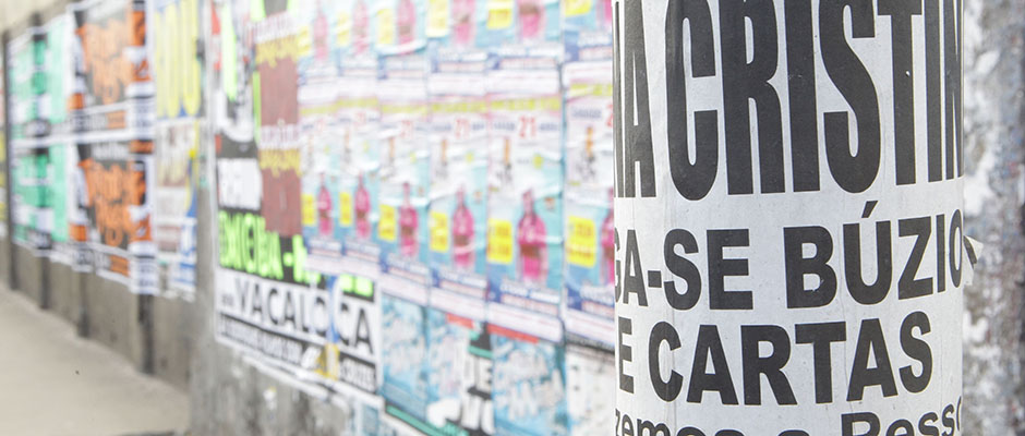 Prefeitura reforça fiscalização e remove propagandas irregulares em postes de Viçosa