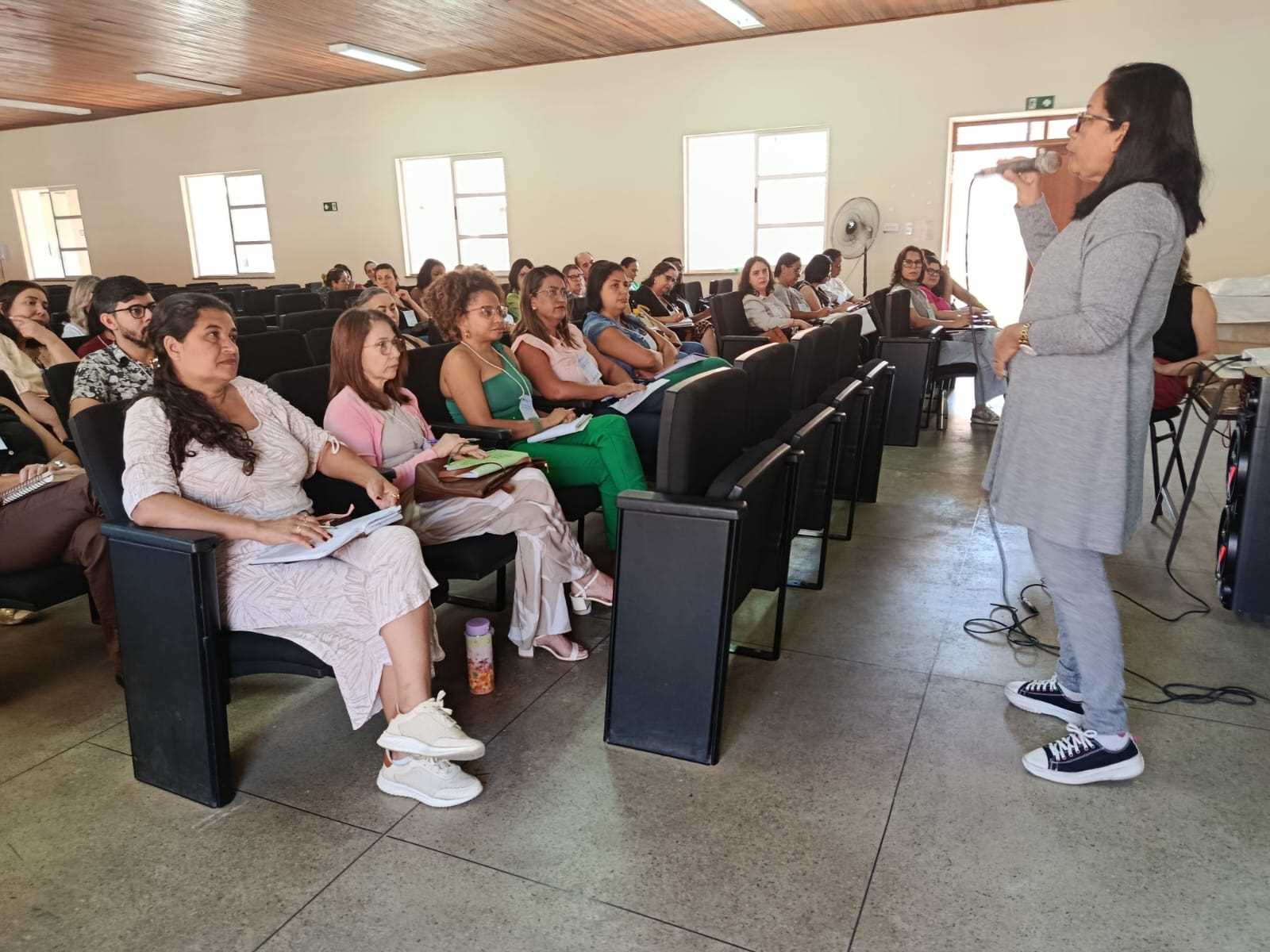 Diretores das escolas municipais participam de capacitação em Viçosa