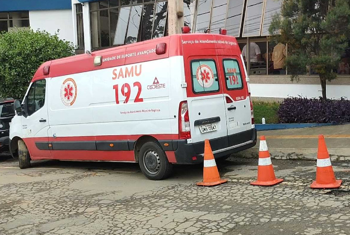 Dois homens ficam feridos em queda de moto no bairro Bom Pastor, em Ubá