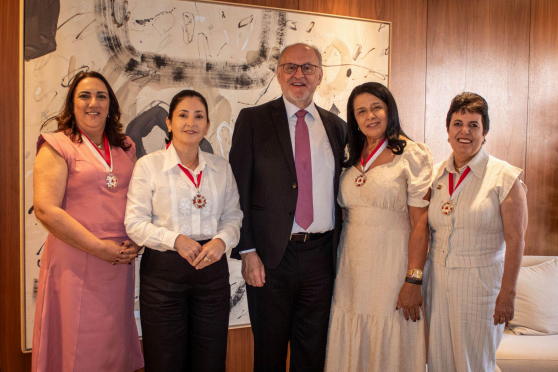 Prefeitas mineiras são homenageadas com Medalha do Mérito Legislativo em solenidade pelos 190 anos do Parlamento