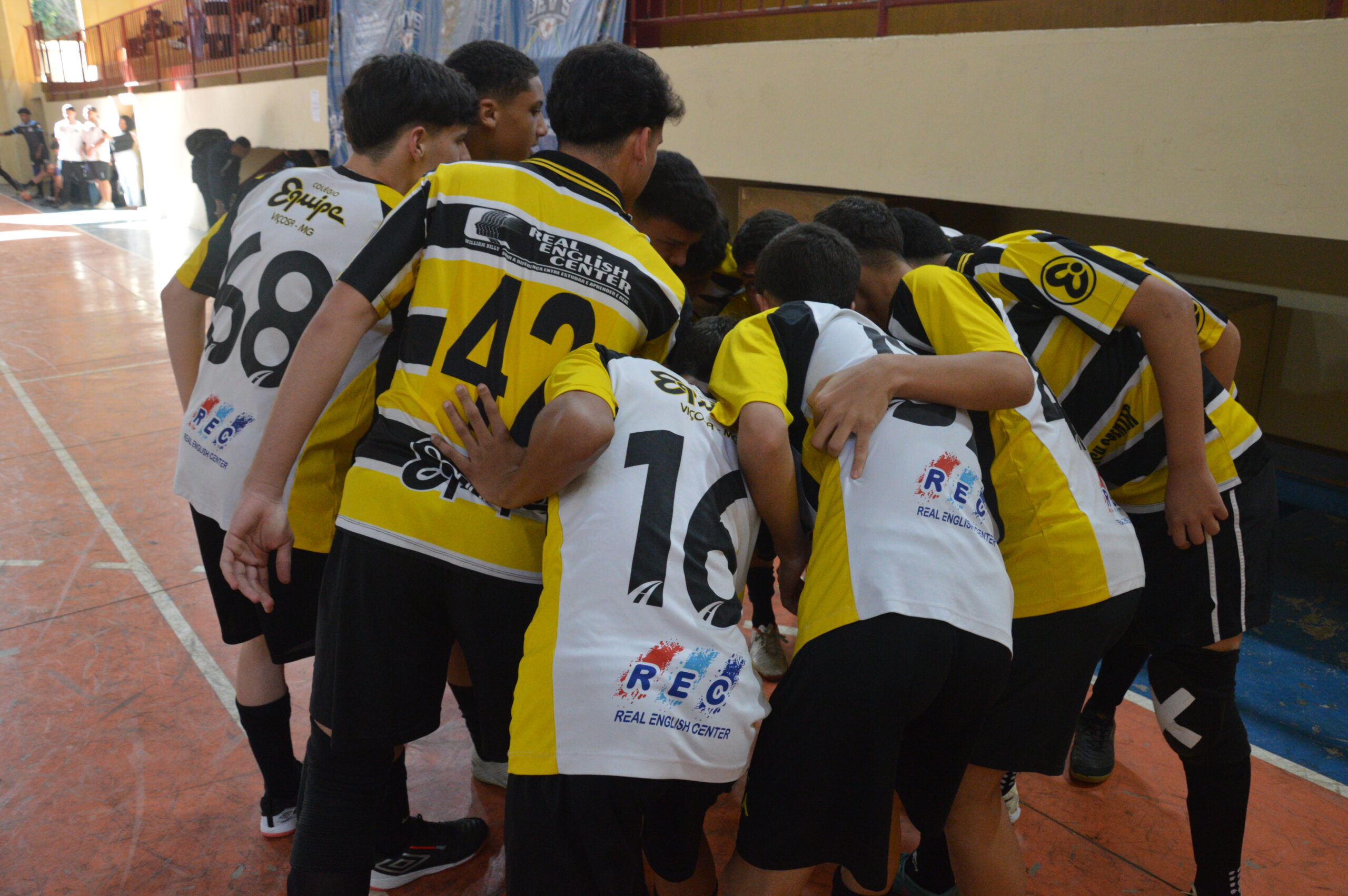 Em vitória de virada, Equipe bate Effie Rolfs e faz dobradinha no futsal