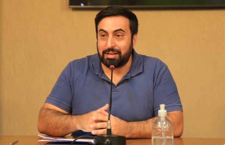 Prefeito Ângelo Chequer anuncia festas e explica aumento na taxa de lixo em entrevista a Rádio Montanhesa