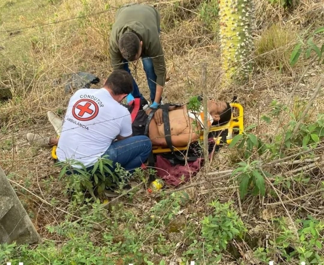 Homem é resgatado após ataque de boi em São Geraldo