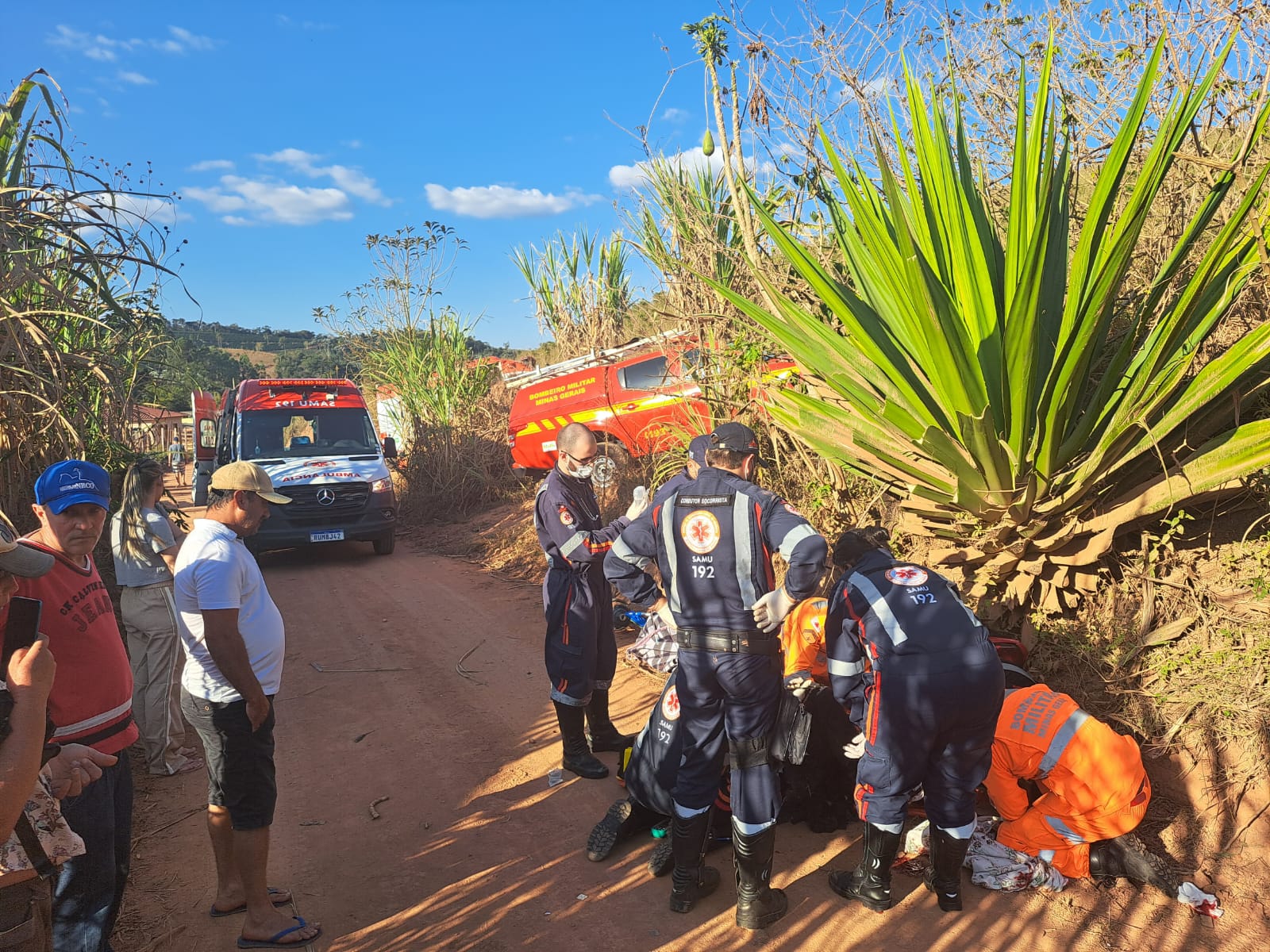 Motociclista sofre múltiplas fraturas na perna em acidente na Zona Rural, em Ervália