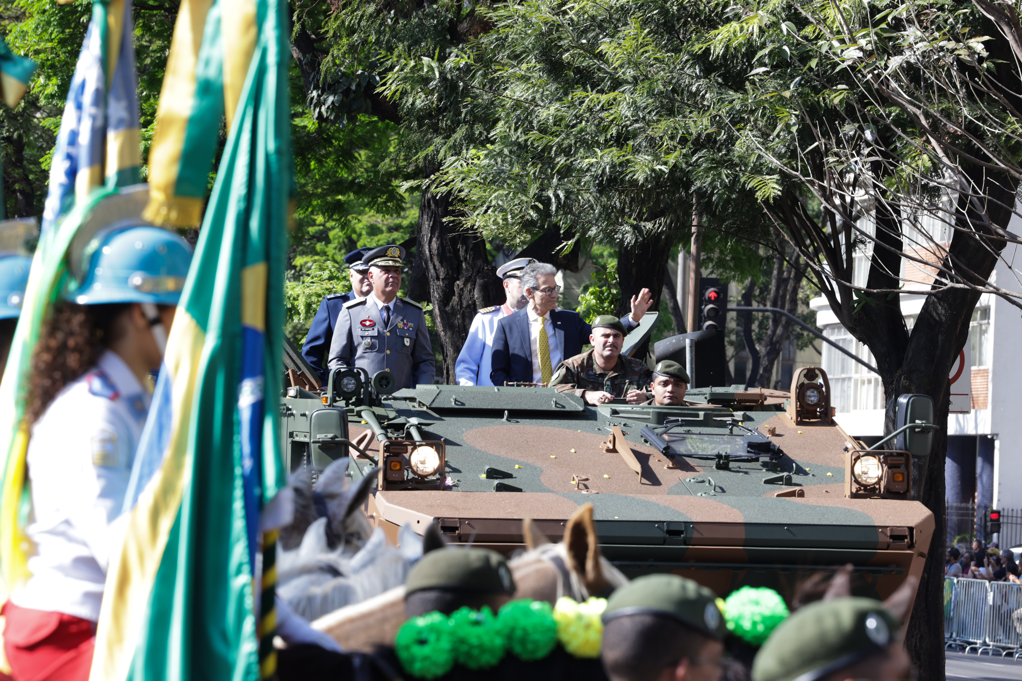 Governador acompanha desfile cívico-militar de 7 de setembro