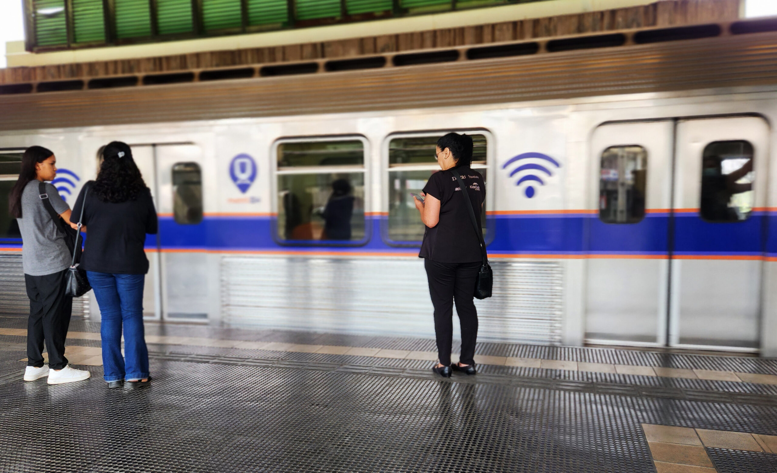 Governo de Minas orienta cidadãos nas estações de metrô sobre emissão da Carteira de Identidade Nacional