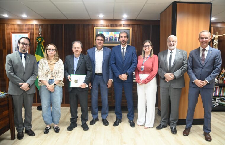 Implantação de curso de Psicologia e Hospital Universitário são discutidos em Brasília