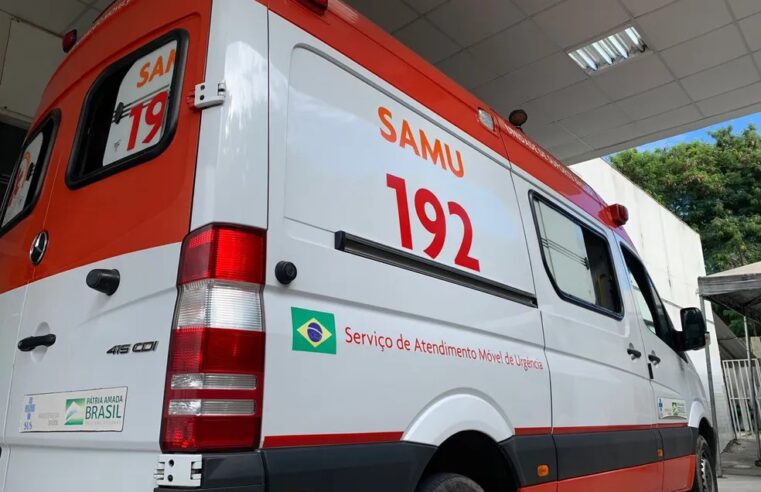 Colisão entre carro e moto deixa vítima na BR-120 em Viçosa