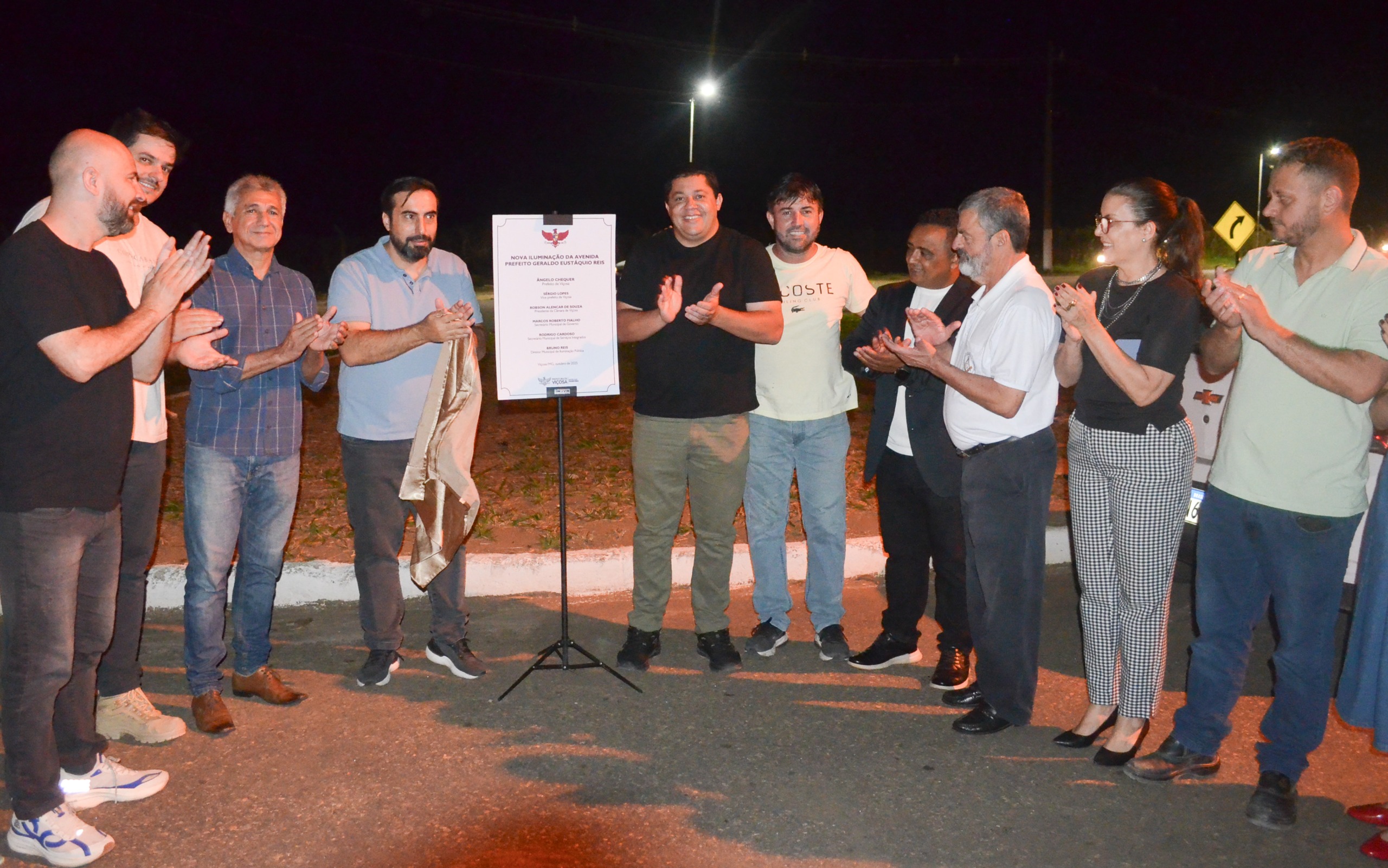 Viçosa inaugura iluminação da Avenida Geraldo Reis e amplia programa Ilumina Mais