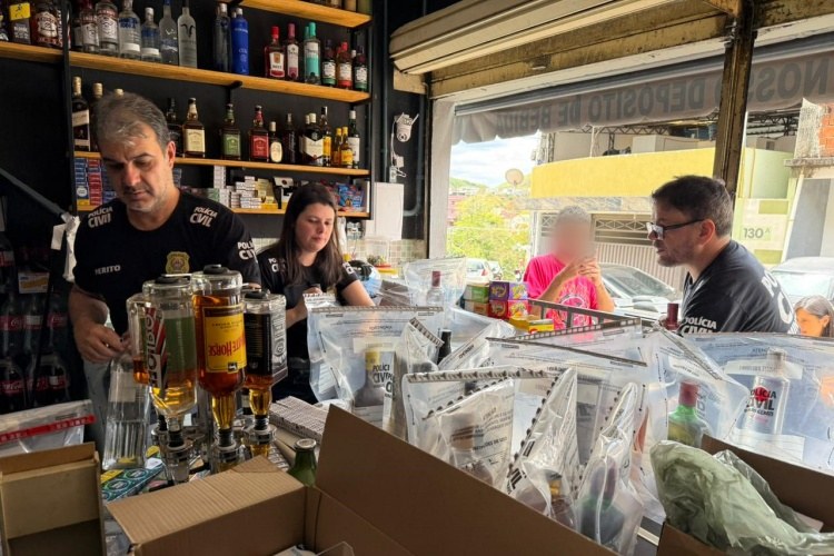 Polícia Civil realiza operação em Muriaé e apreende bebidas e produtos irregulares