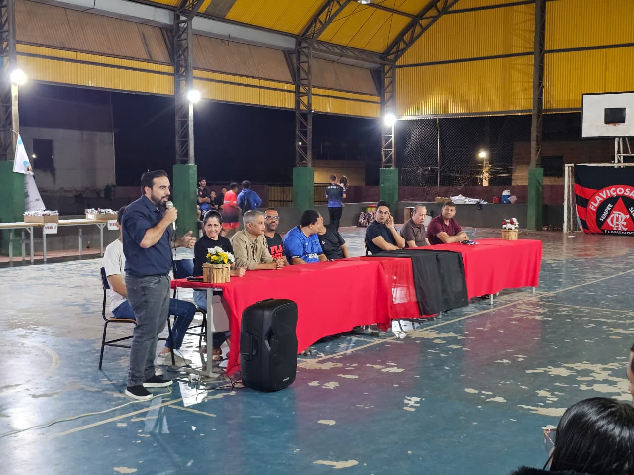Projeto “Transformando Vidas Através do Esporte” entrega uniformes a alunos em Nova Viçosa
