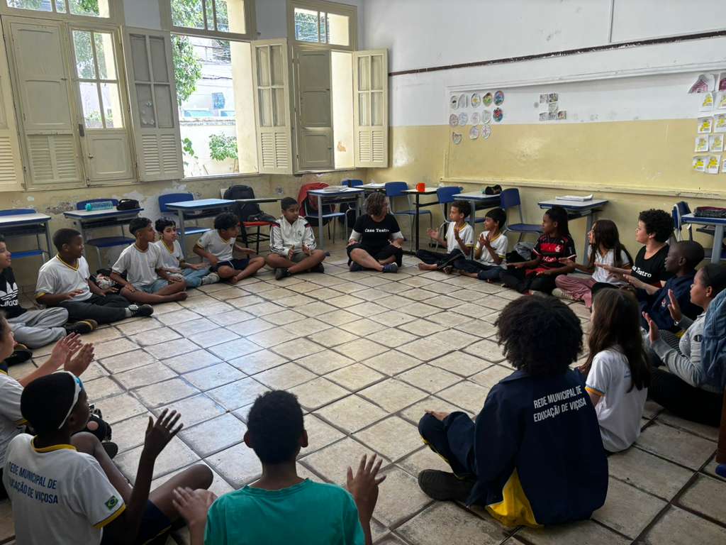 Oficinas de teatro são iniciadas em escolas municipais de Viçosa