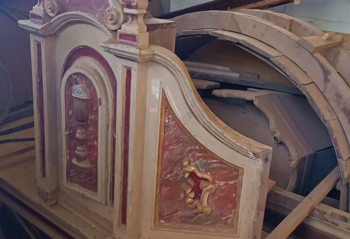 Altar barroco da antiga Igreja do Rosário retorna a Viçosa para restauração pública