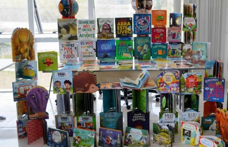 Prefeitura de Viçosa distribui kits de biblioteca para escolas municipais