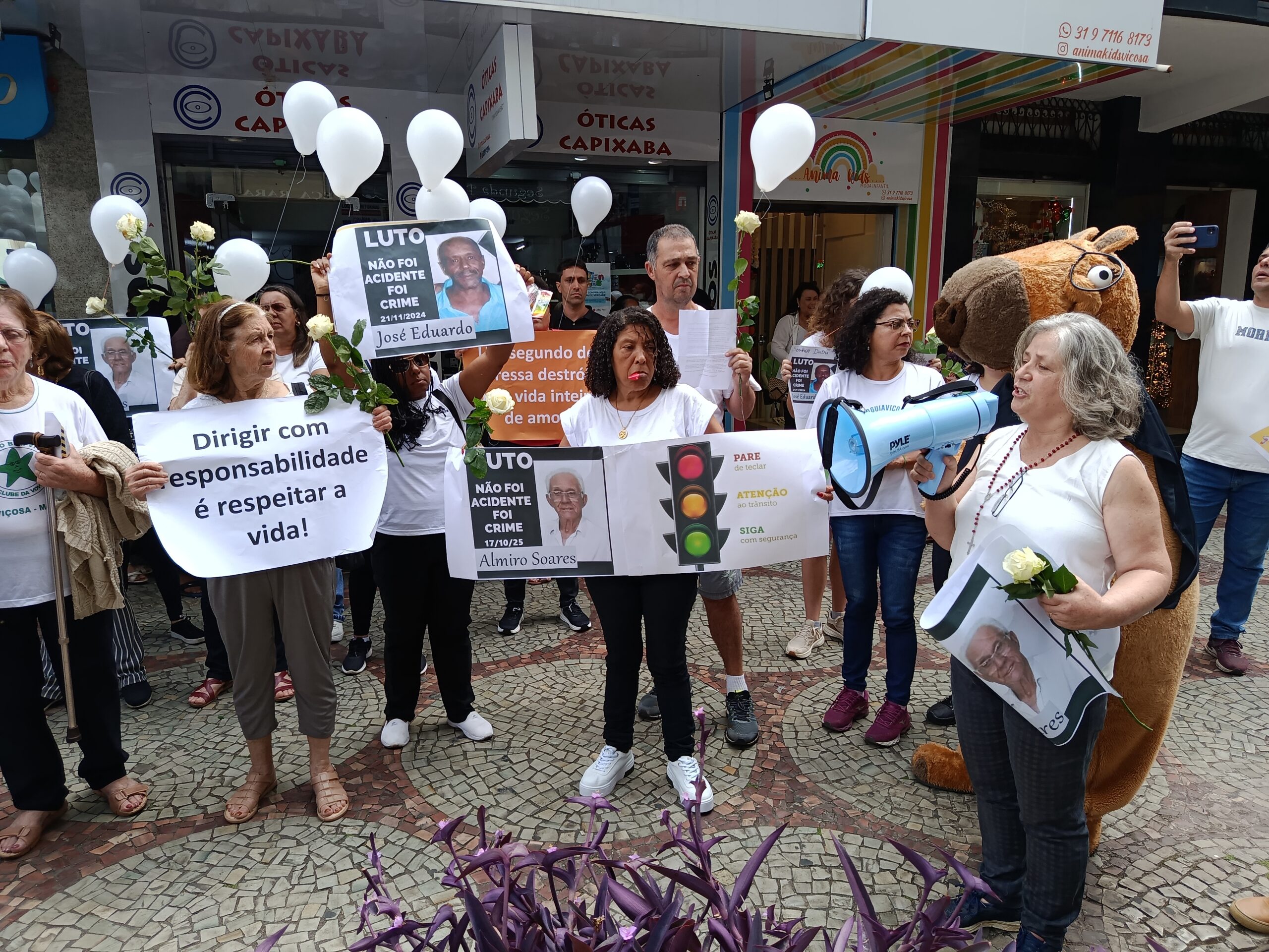 Manifestação em Viçosa lembra vítimas de acidentes de trânsito