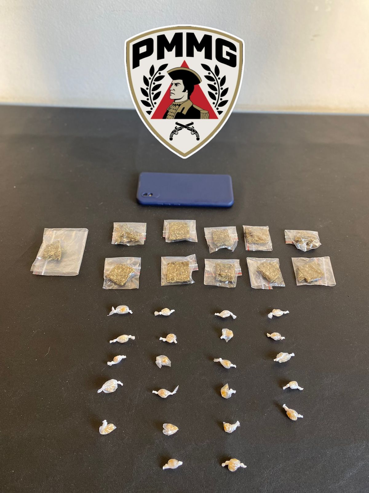 Traficantes fogem e PM apreende drogas em VRB
