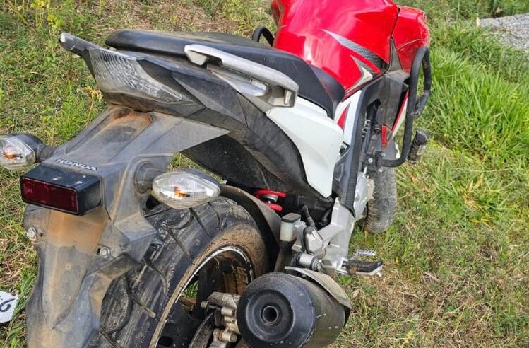 Motocicleta roubada é recuperada na zona rural de Paula Cândido