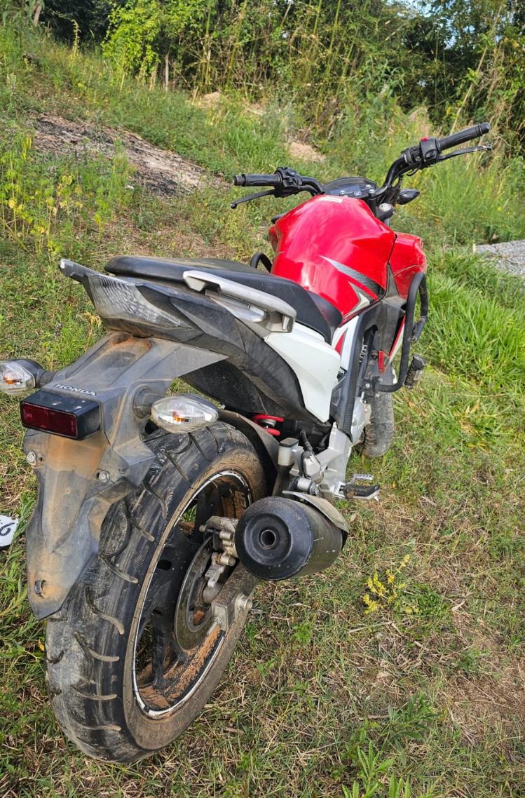 Motocicleta roubada é recuperada na zona rural de Paula Cândido