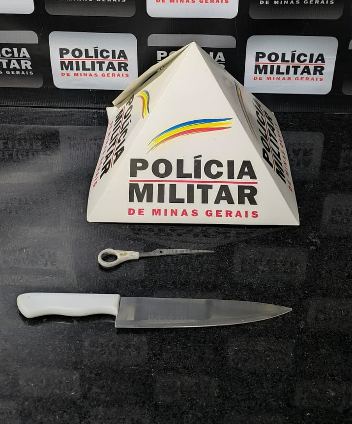 Mulher em situação de rua é detida em Ponte Nova por porte ilegal de arma branca