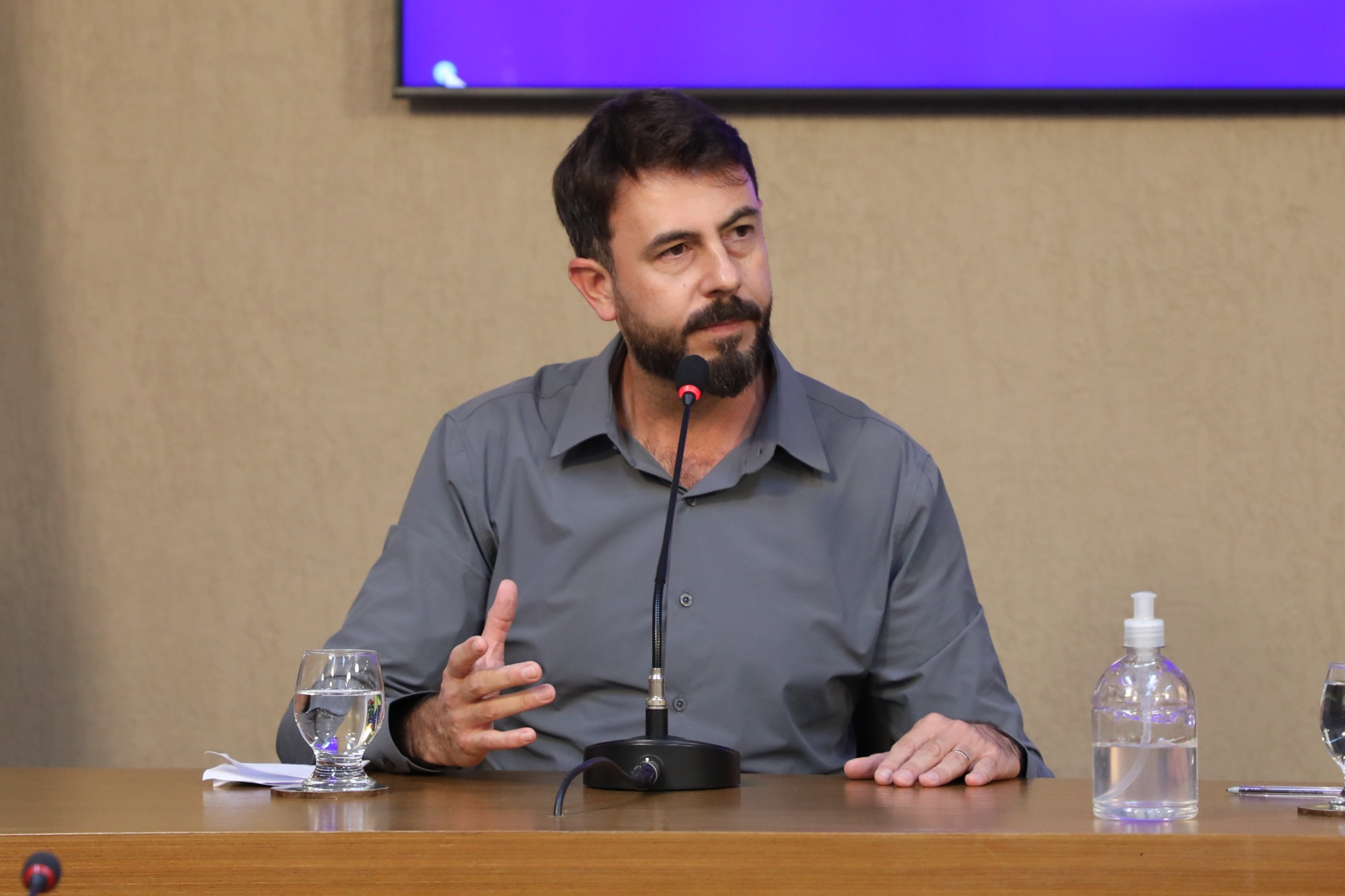 Professor destaca atuação de laboratório da UFV no monitoramento de bebidas alcoólicas após casos de intoxicação no país