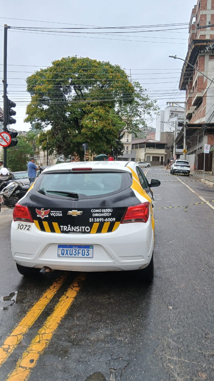 Rua Alberto Pacheco interditada em Viçosa nesta sexta (31) para obra de faixa de pedestres.