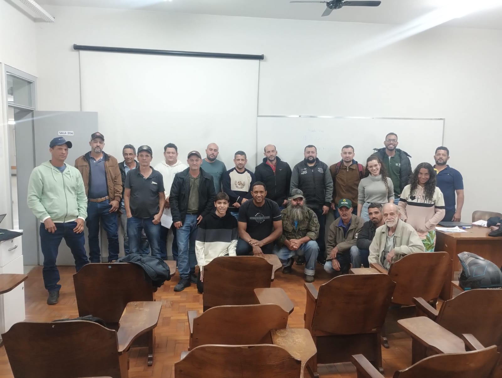 Nova Cooperativa Reúne Apicultores para Fortalecer Produção de Mel e Própolis na Zona da Mata