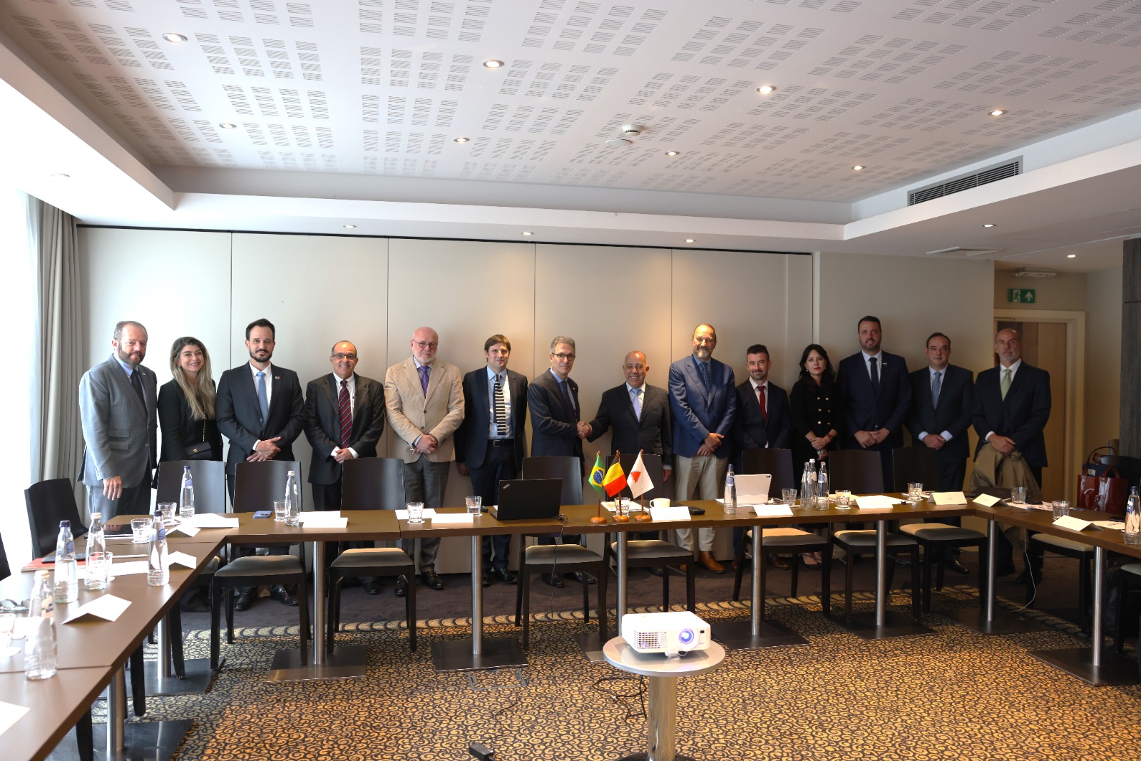 Em primeiro dia de missão internacional à Europa, governador se reúne com empresários, embaixadores e possíveis investidores