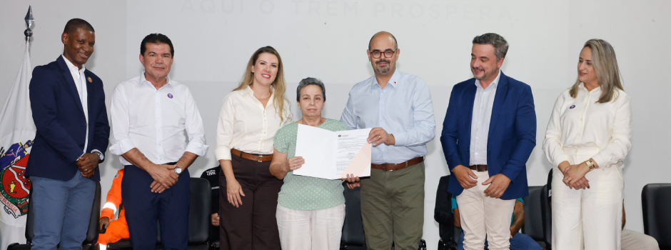 Governo de Minas entrega títulos de regularização fundiária urbana para mais de 200 famílias no Triângulo Mineiro