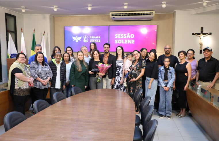 Médica que fundou e atuou por 37 anos na nefrologia do HSJB recebe homenagem na Câmara