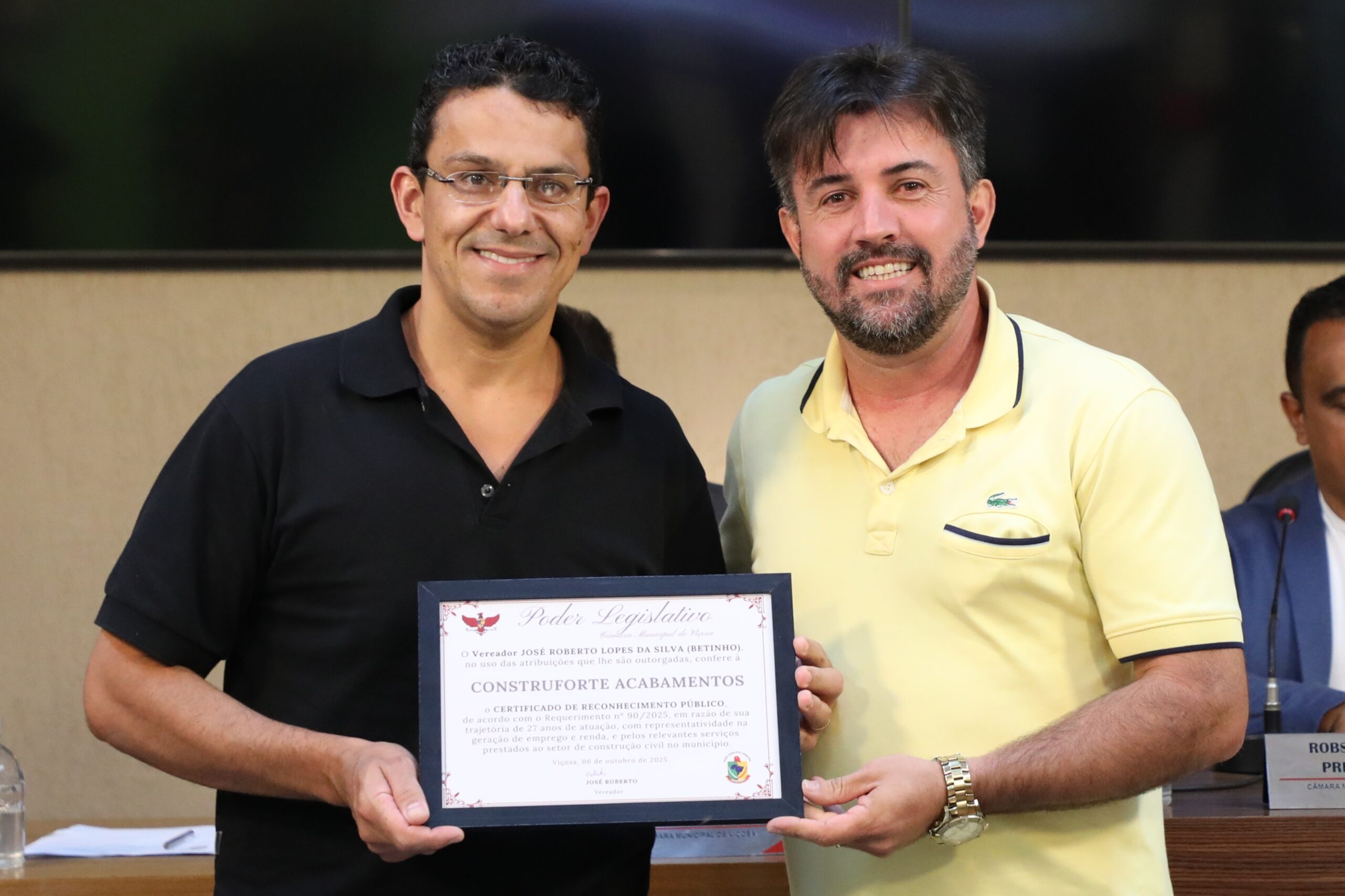 Empresa Construforte Acabamentos recebe Certificado de Reconhecimento Público na Câmara de Viçosa
