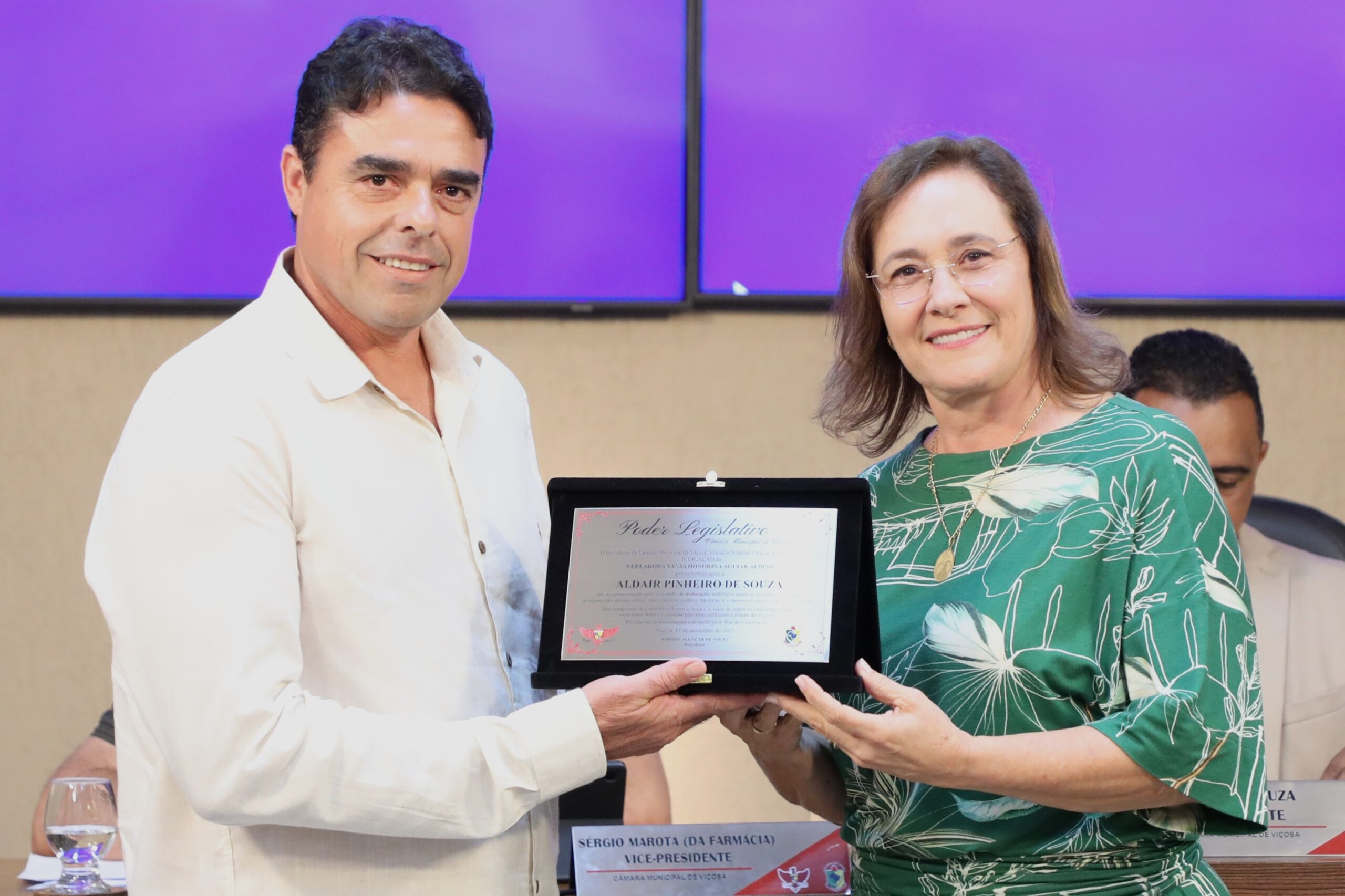 Câmara entrega homenagem a empresário do setor de construção civil