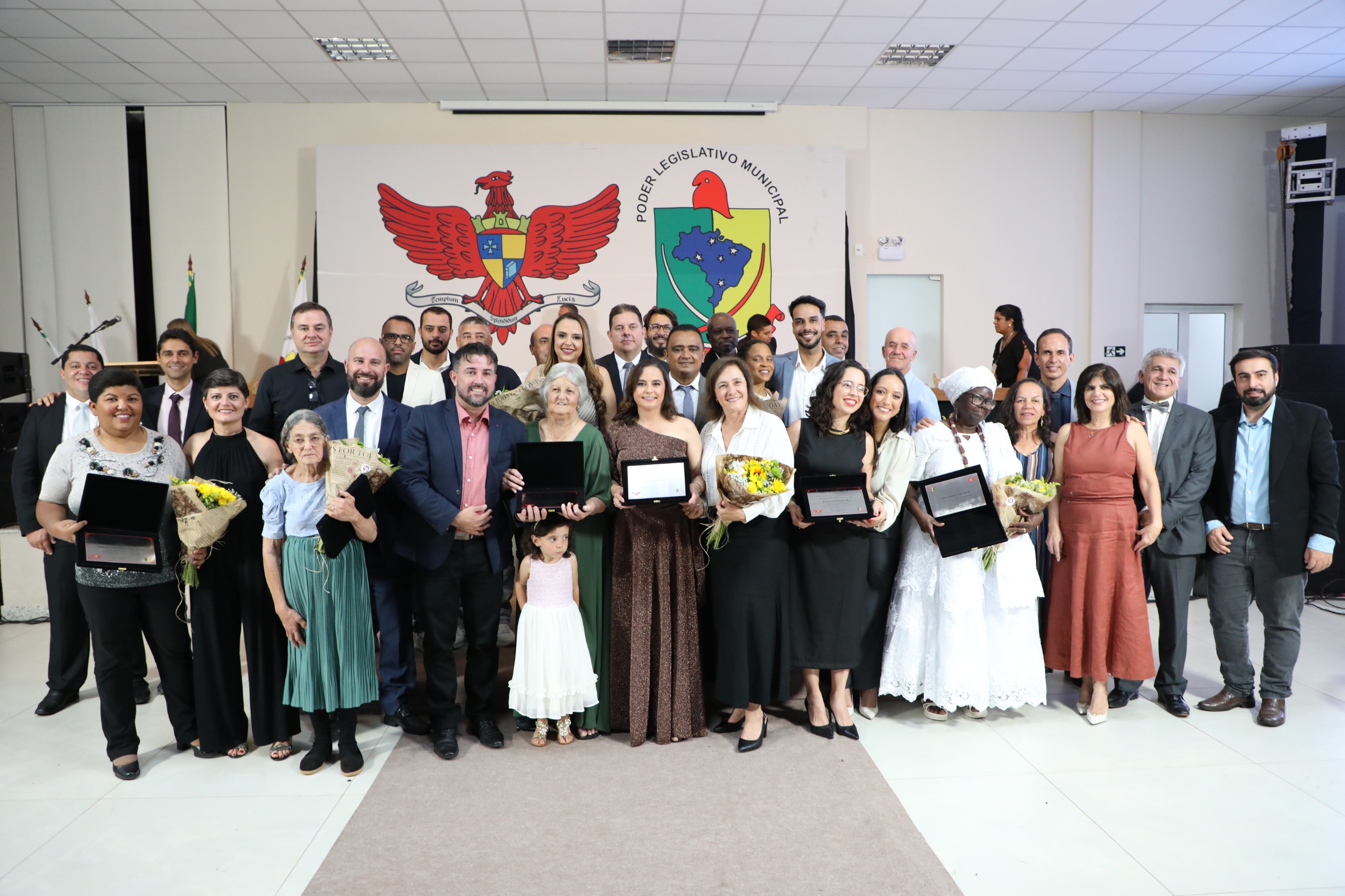 Câmara de Viçosa entrega títulos honoríficos a 15 personalidades do município