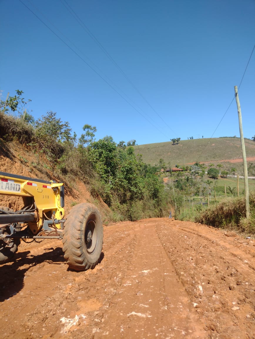 Caminhos do Campo avança na recuperação de estradas rurais em Viçosa