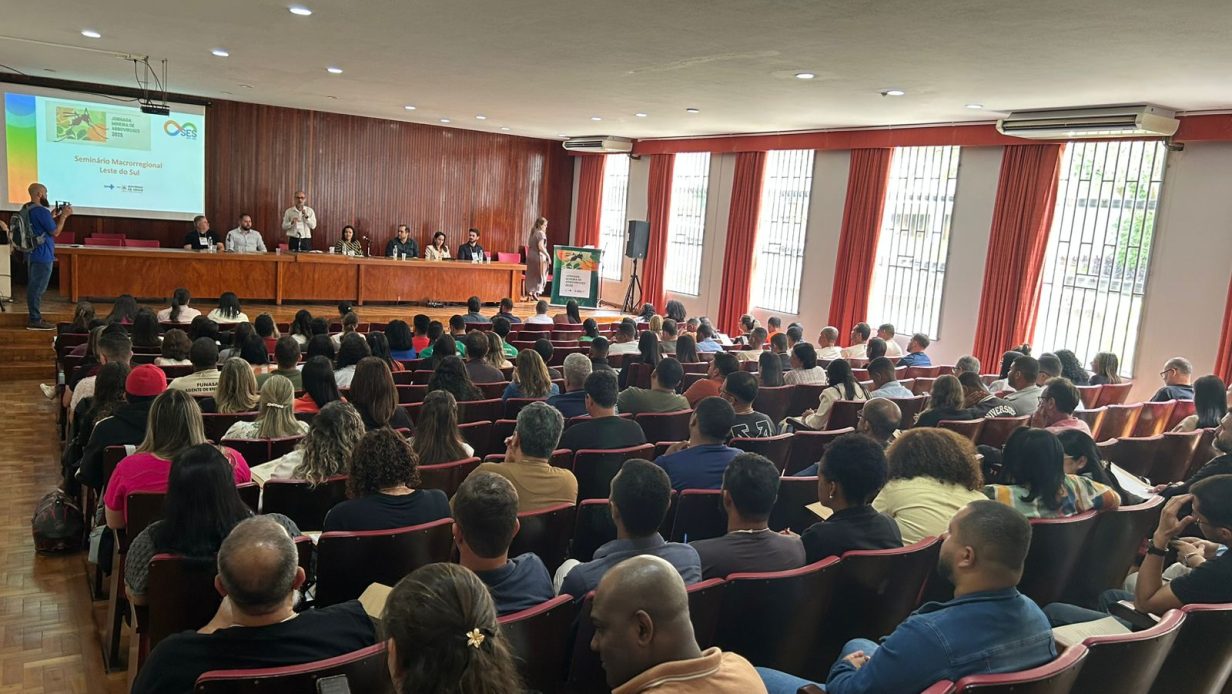 Viçosa recebe seminário macrorregional sobre arboviroses com participação de 53 municípios