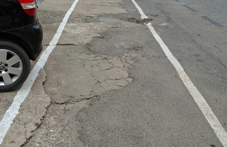 Faixa paralela ao asfalto organiza circulação de pedestres na Castello Branco