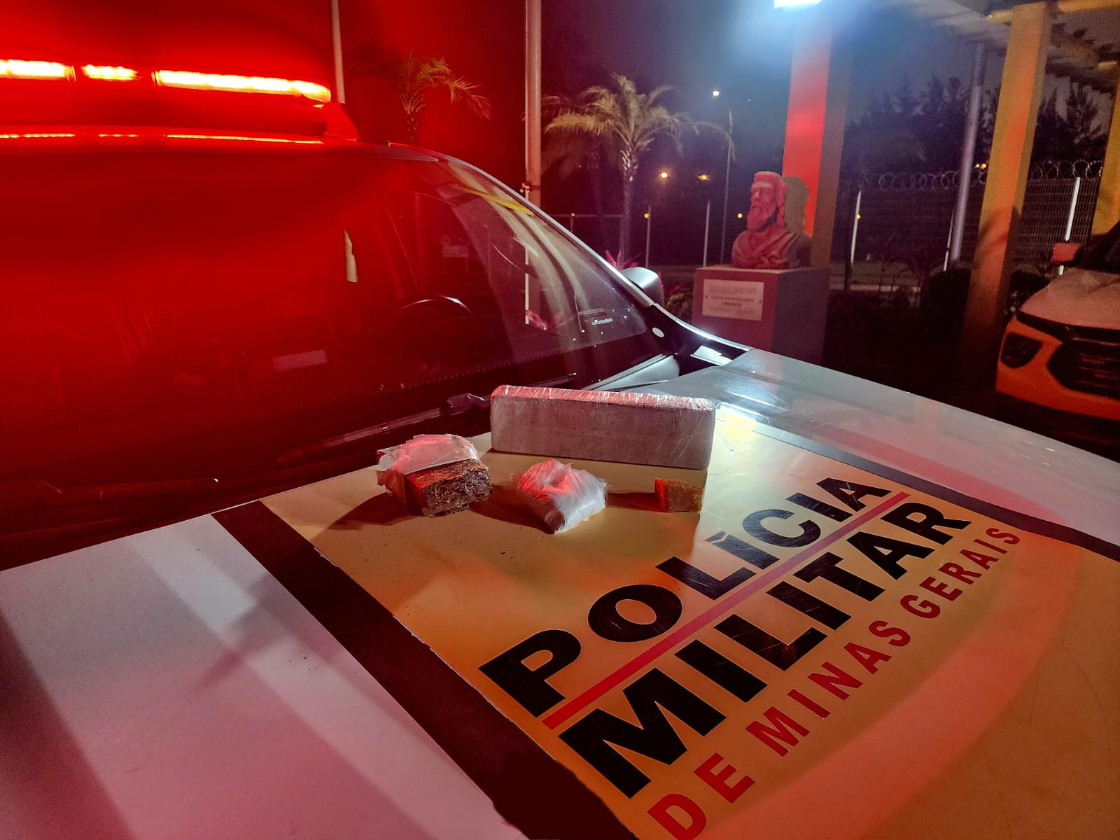 Morador de Ponte Nova é preso com drogas em ônibus na BR-356, em Nova Lima
