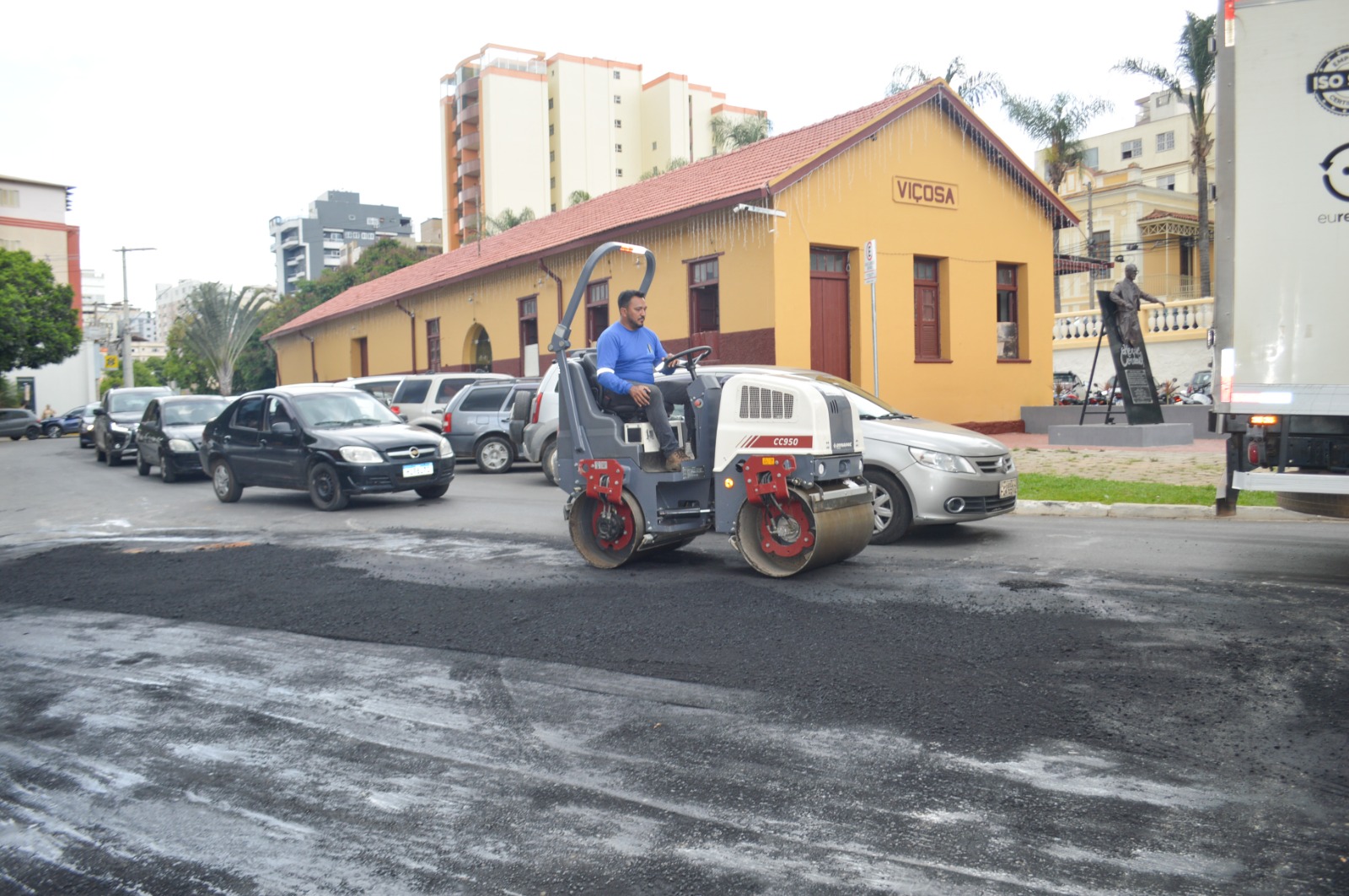 Prefeitura de Viçosa inicia operação tapa buraco com asfalto quente