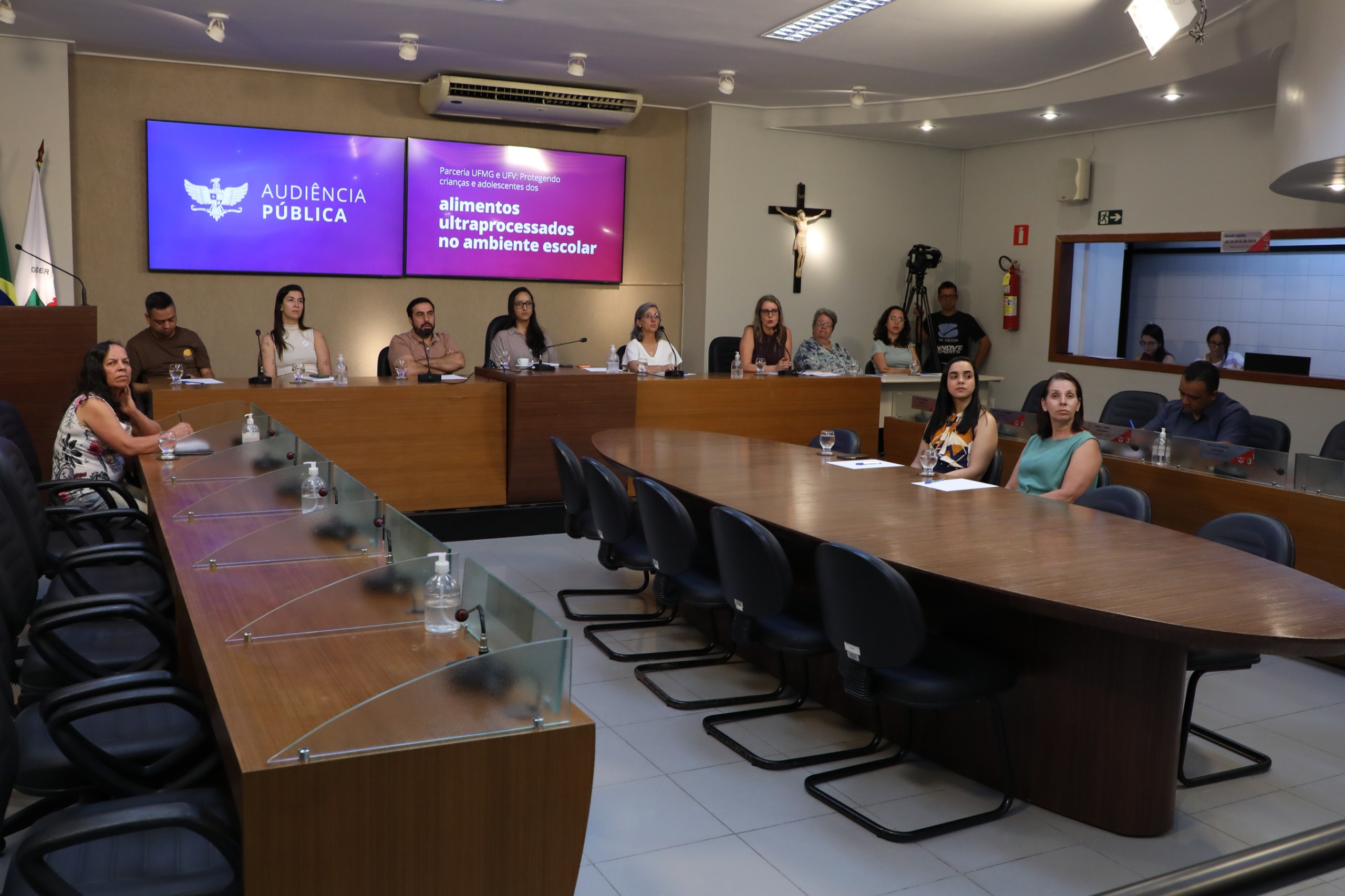 CMV debate proibição de ultraprocessados em escolas e risco de excesso de peso em crianças