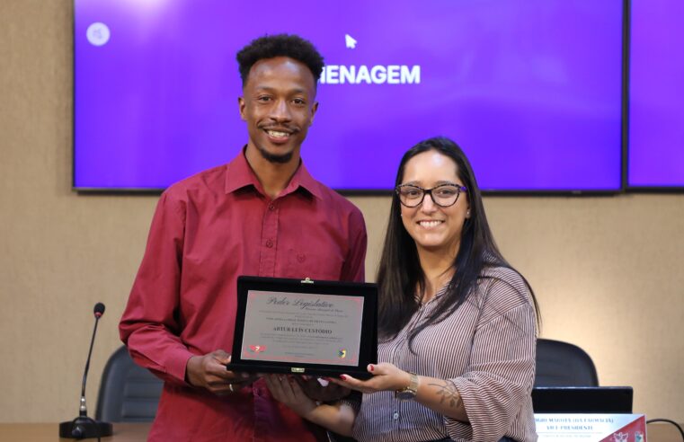 Atleta viçosense é homenageado na Câmara Municipal após bicampeonato em Meia Maratona