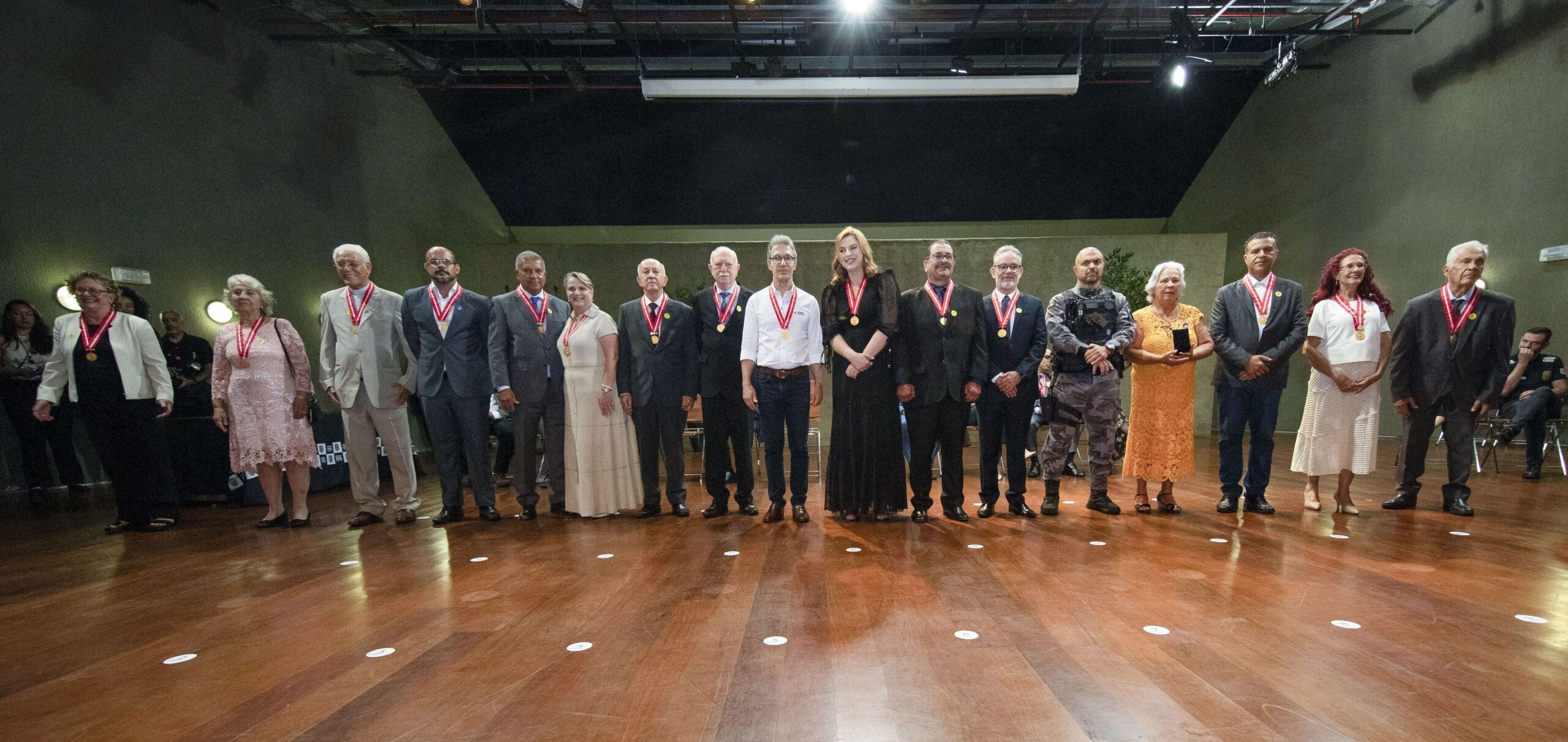 Governo de Minas homenageia personalidades do estado com Medalha de Honra ao Mérito da Polícia Civil