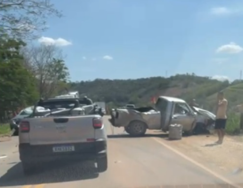 Acidente triplo na MG-447 afeta tráfego entre VRB e Ubá