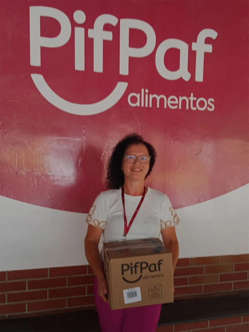Entrega do Kit de Natal reforça cultura de valorização da Pif Paf Alimentos