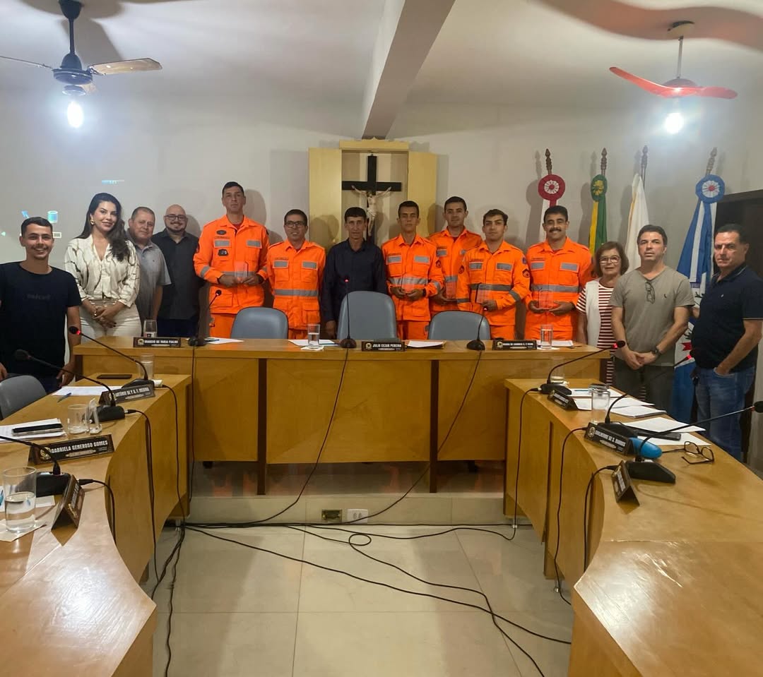 Câmara de Teixeiras entrega Moção de Aplausos a militares do 3º Pelotão de Viçosa
